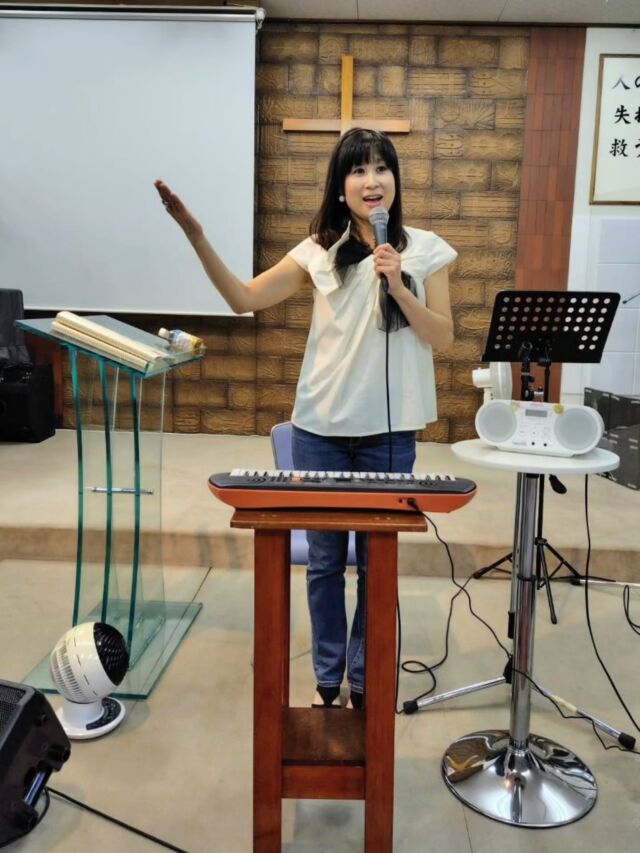ゴスペル合唱団ブレッシング　レッスン🎤

メンバーが教えてくれました❗

今日は4周年記念だったのです😄
記念写真を撮りました。

これからも一歩一歩進んで行けますように✊

新曲にチャレンジ❗

思っていたより難しかったのですが
綺麗ハモれて大喜び😃

5周年に向けて頑張ります‼️